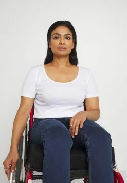 Anna Field T-Shirt Basic - White 11 Anna Field T-Shirt Basic - White -Anna Field Stil Geschaft 21540b4bd0154b32ba21619ab7a77884