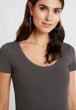 Anna Field 3 PACK - T-Shirt Basic - White/black/dark Grey 12 Anna Field 3 PACK - T-Shirt Basic - White/black/dark Grey -Anna Field Stil Geschaft 8d73753d686e4e7eb30522402290ce73