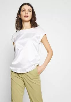 Anna Field T-Shirt Print - Off-white 13 Anna Field T-Shirt Print - Off-white -Anna Field Stil Geschaft 9f7e96a91d18456c842a442c8822f371 1