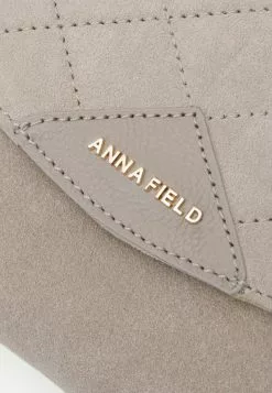 Anna Field LEATHER - Clutch - Taupe 12 Anna Field LEATHER - Clutch - Taupe -Anna Field Stil Geschaft eeb17827a5b340eebb4d77e0eb4c037e