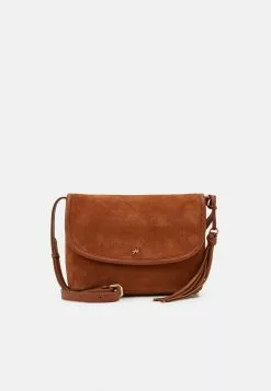 Anna Field LEATHER - Umhängetasche - Cognac 12 Anna Field LEATHER - Umhängetasche - Cognac -Anna Field Stil Geschaft f8da90f6d4924182ab3d5eb17b3ede02 1